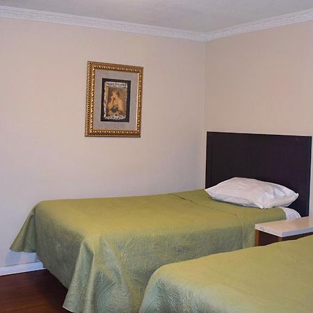 Kent Motel Chatham-Kent Εξωτερικό φωτογραφία
