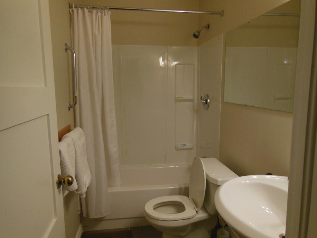Kent Motel Chatham-Kent Εξωτερικό φωτογραφία