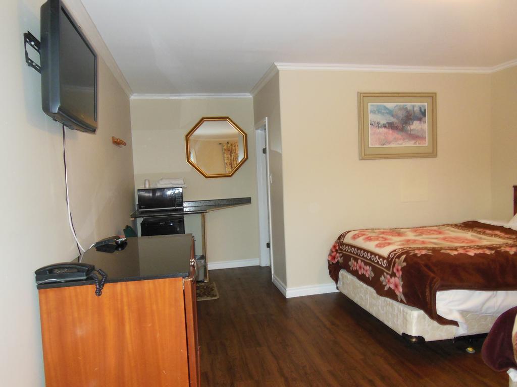 Kent Motel Chatham-Kent Εξωτερικό φωτογραφία